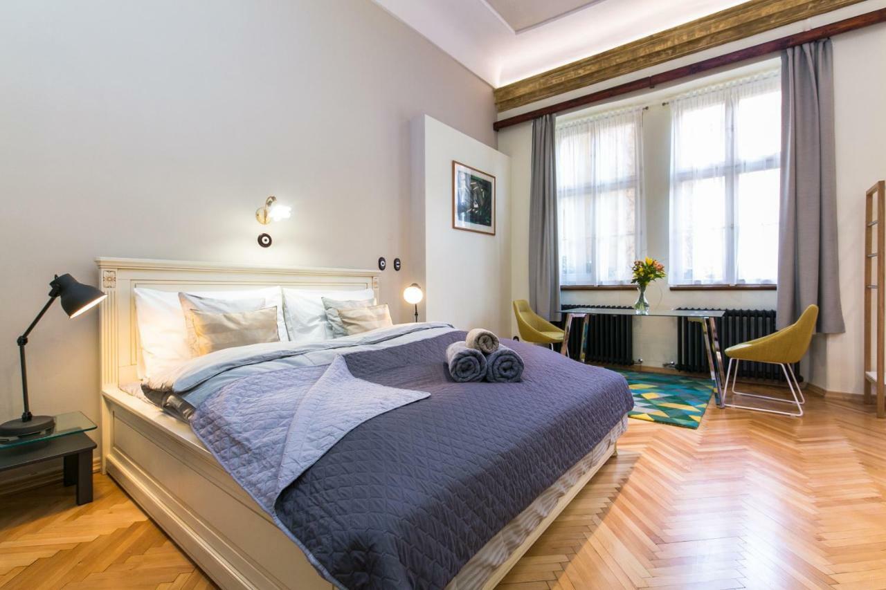 Apartment Nebovidy I - Historic Centre - Terrace - Air Conditioning براغ المظهر الخارجي الصورة