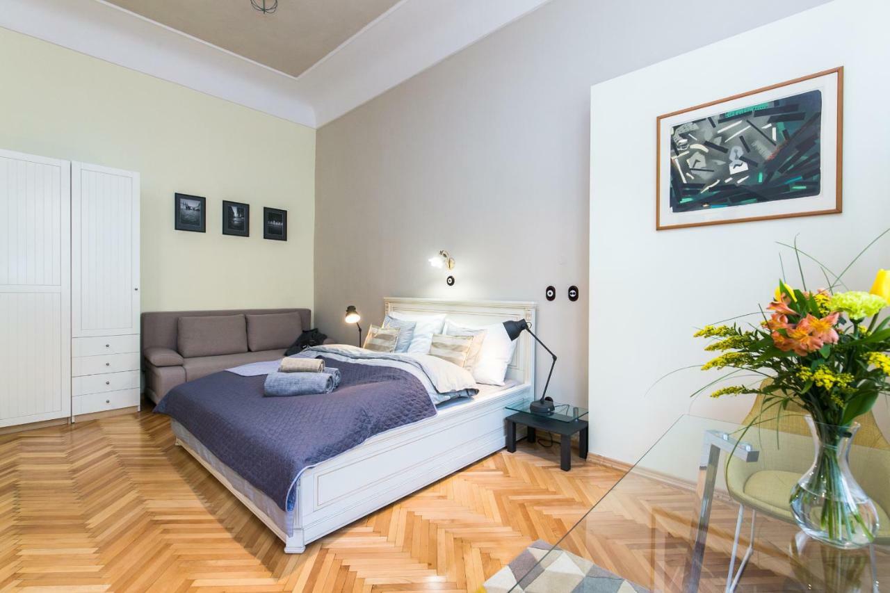 Apartment Nebovidy I - Historic Centre - Terrace - Air Conditioning براغ المظهر الخارجي الصورة